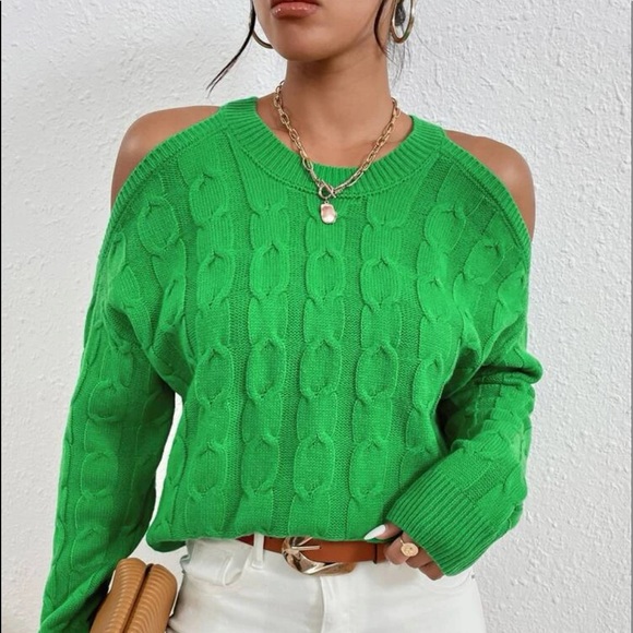 Cold Shoulder Cable Knit Sweater Top - Picture 3 of 4
